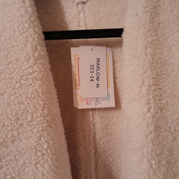 Lularoe Marlow Sherpa Vest sz Med NWT - Picture 2 of 4